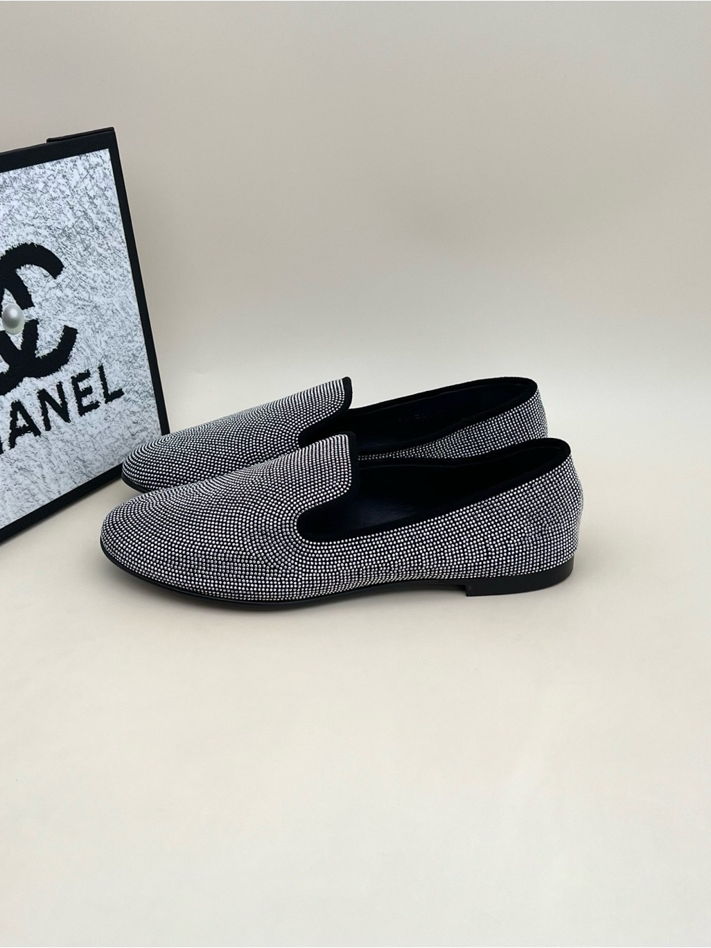 Steal Giuseppe Zanotti Black And White Crystal-Embellished Slip-On Loafers